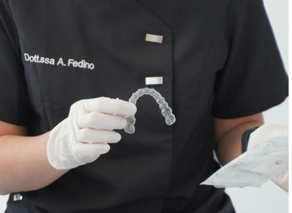 Come si spostano i denti con le mascherine trasparenti 1 Come si spostano i denti con le mascherine trasparenti